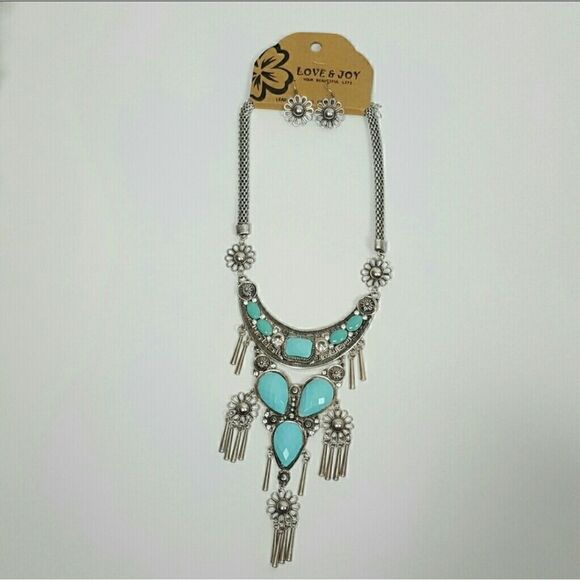 Faux Turquoise Boho Necklace - Picture 4 of 4